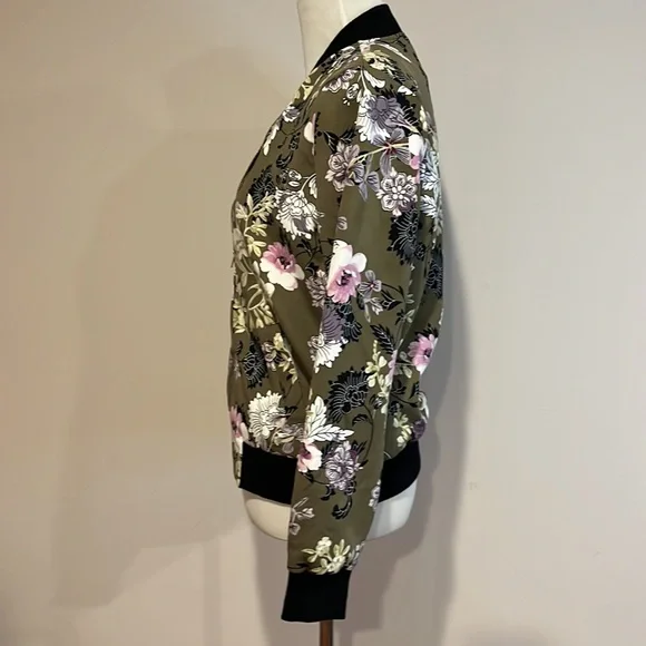 Emma & Posh - women’s floral Bomber jacket olive purple, black and white size s - Picture 11 of 11